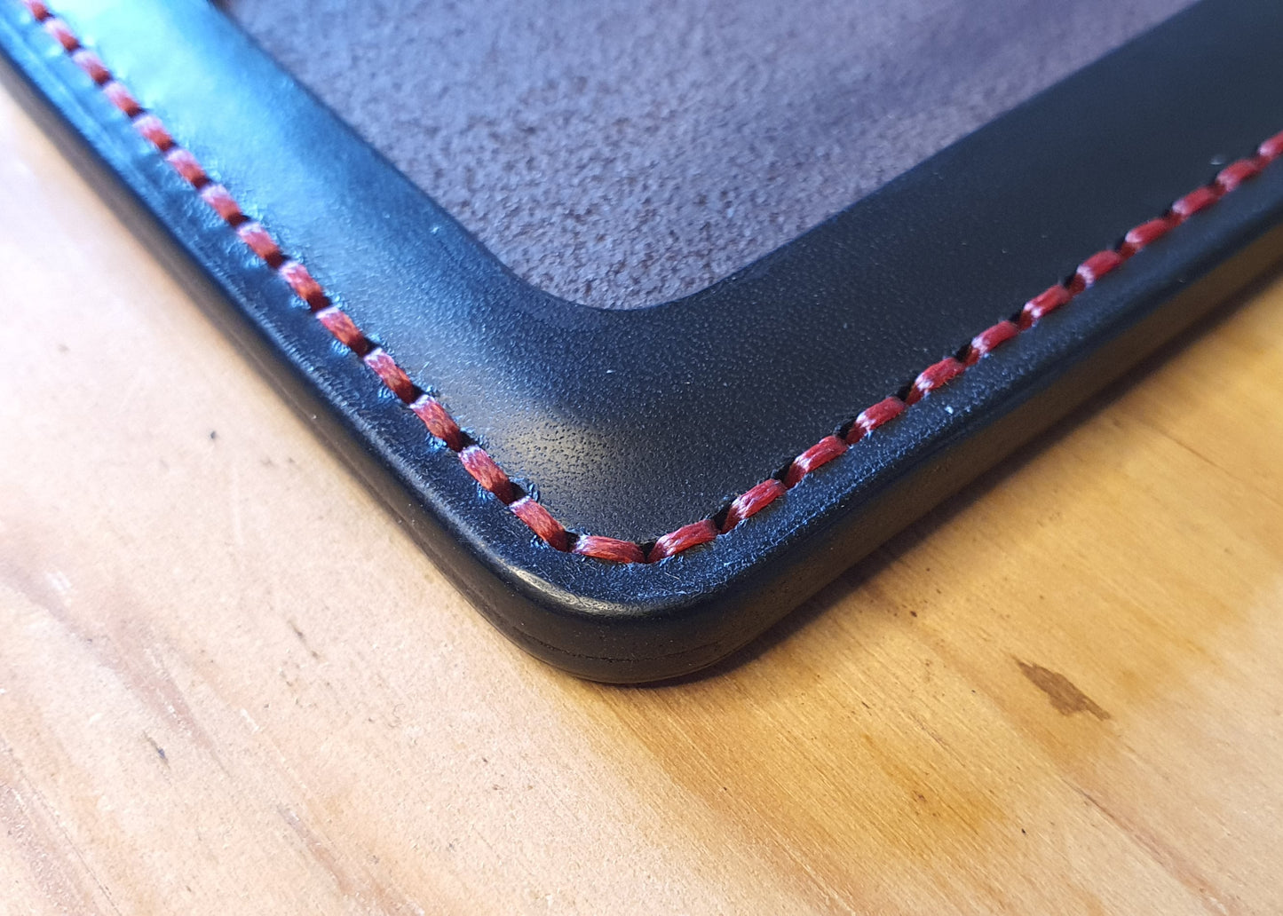 "Praefectus" vertical card holder