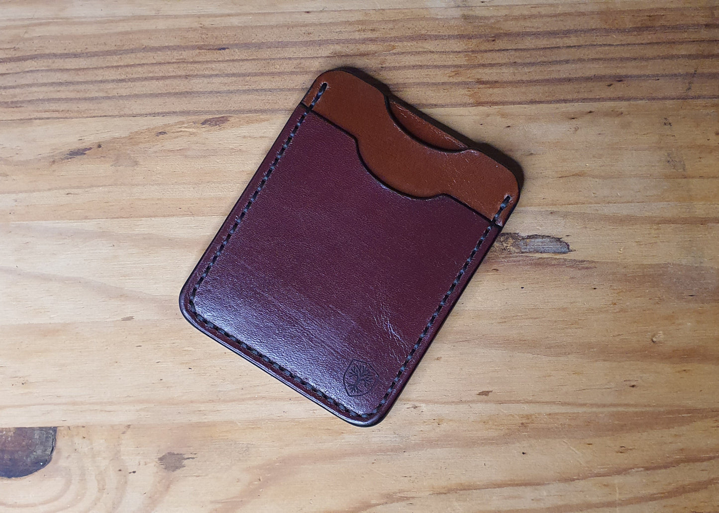 "Praefectus" vertical card holder