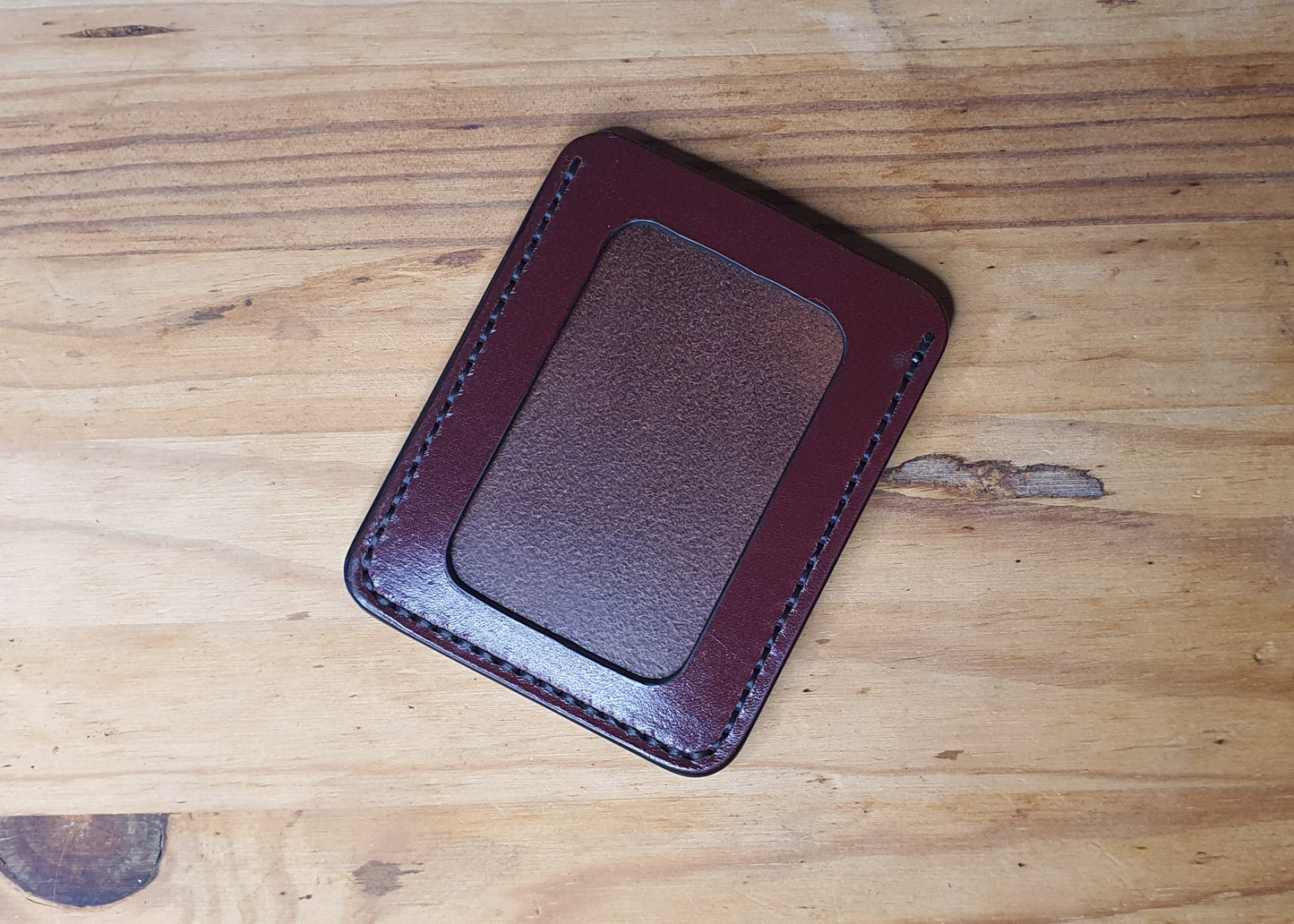 "Praefectus" vertical card holder