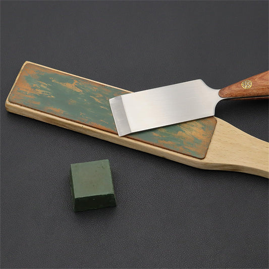 Proceso de bruñido: herramienta arrastrada por tira de cuero con compuesto de pulido